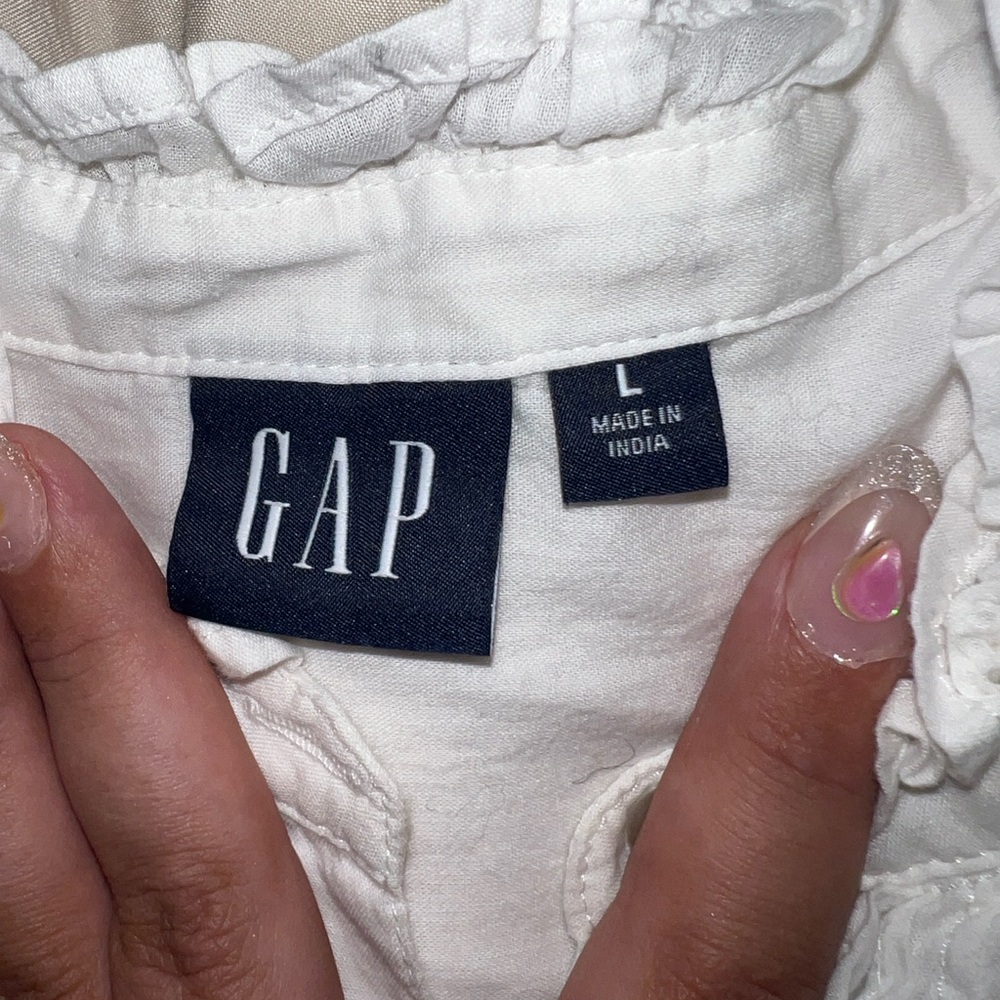 🤍Gap White Ruffle Button-Up Blouse🤍 - Picture 4 of 4